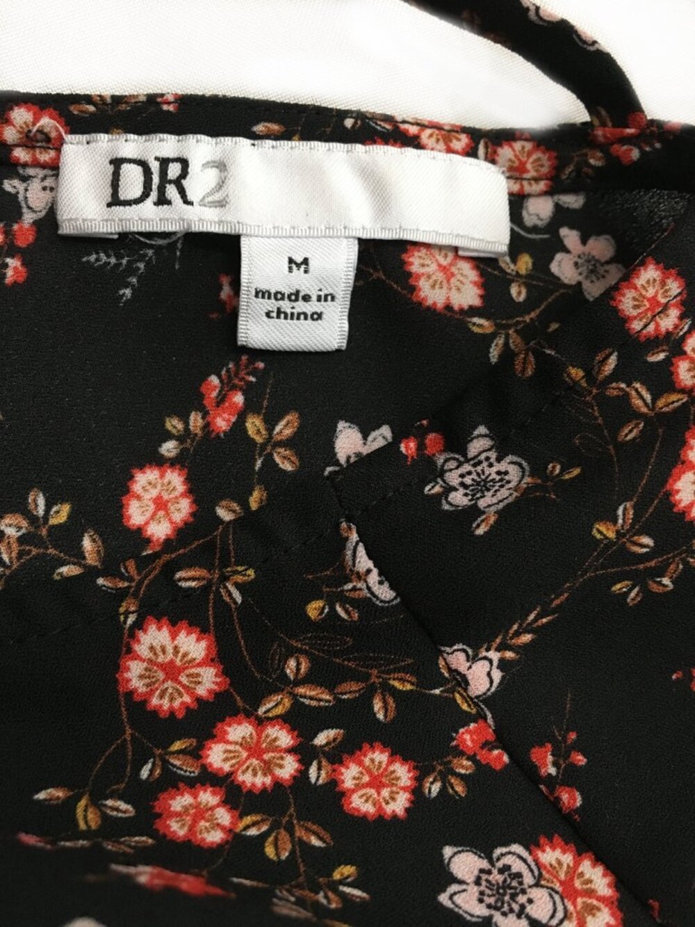 Women's Floral Blouse Size Medium by DR 2 - Picture 4 of 4